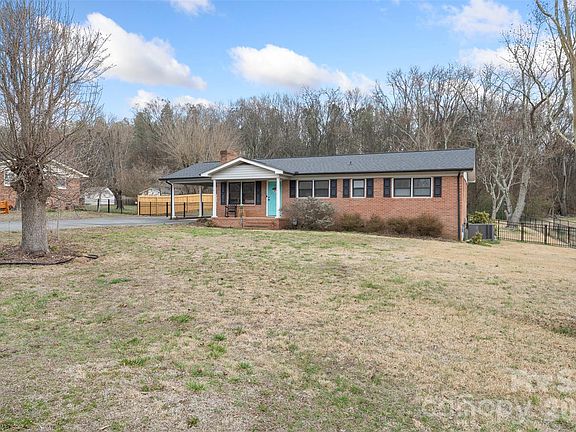 5th image of 831 Rubens Rd SW