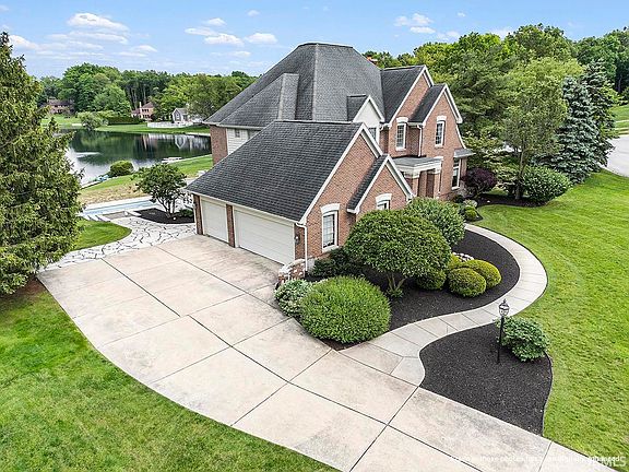 4th image of 51848 Woodland Hills Dr S