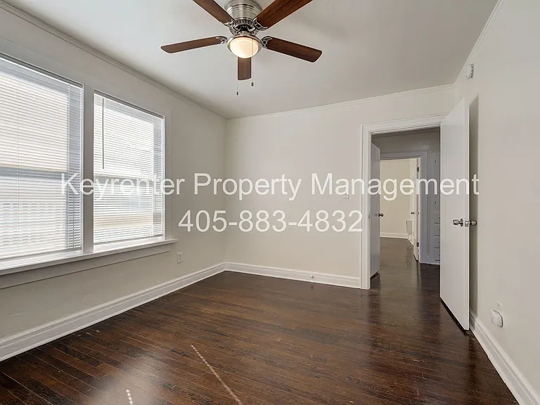 N Gatewood Ave Duplex — Photo 29