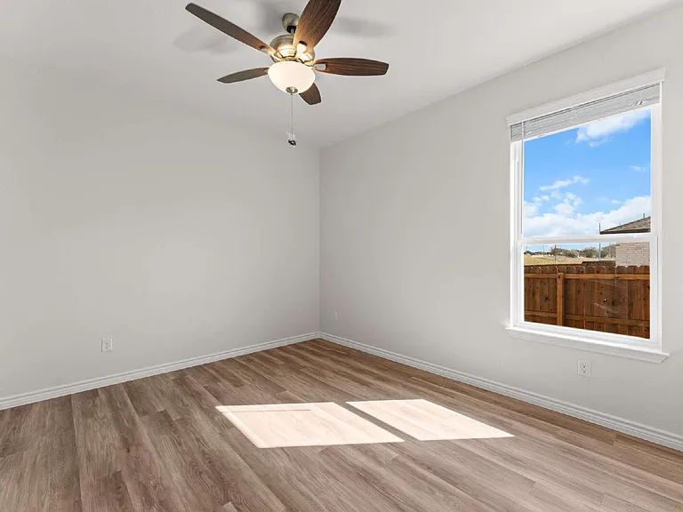 1114 Zora Dr #B — Photo 10