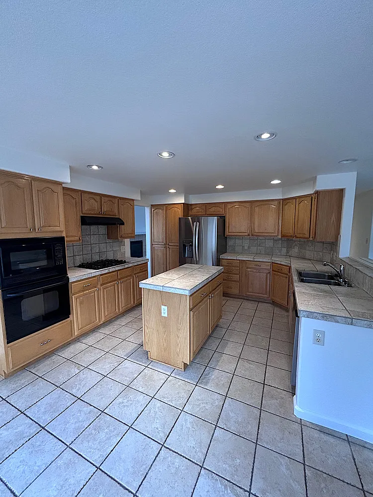 5 bed, 2772 sqft, $3,300 — Photo 4