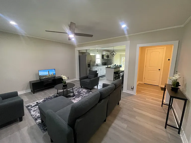 220 Highland Ave SW — Photo 5