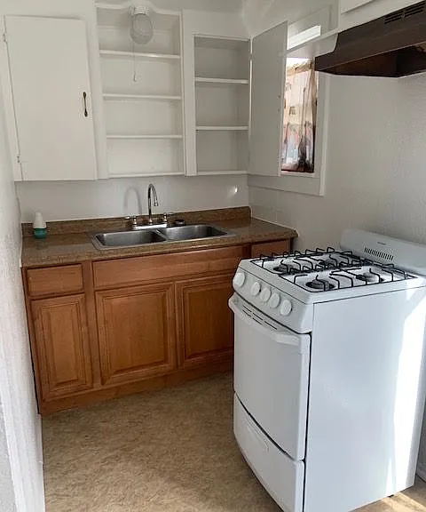 585 Bello St — Photo 1