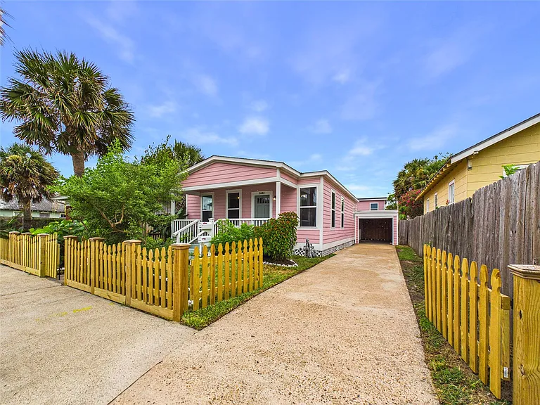 3602 Avenue S 1/2 — Photo 4