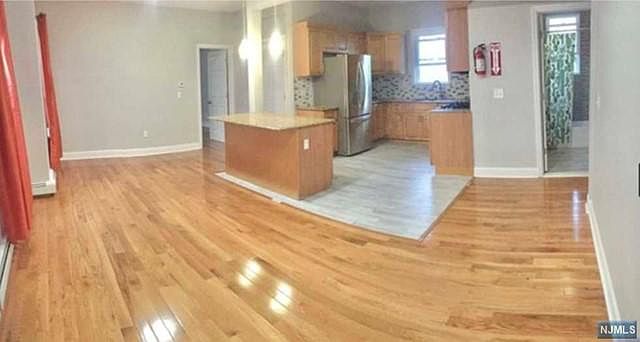 1st image of 123 Delmar Pl Floor 2