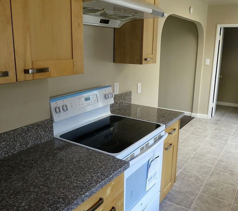 1st image of 375 S 22nd St