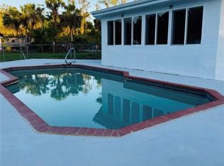 250 10th St NE, Naples, FL 34120