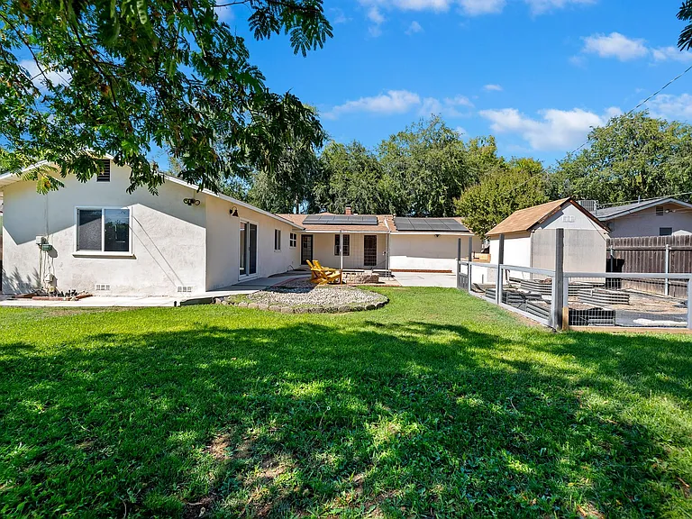 4570 Emerson St — Photo 34