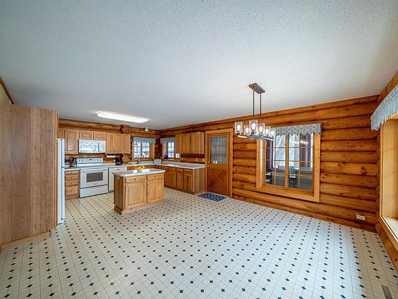 4th image of 40105 Hunters Rd