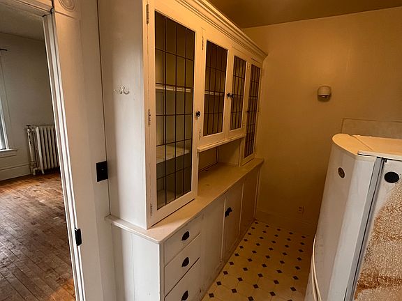 2nd image of 319 E Hewitt Ave #3