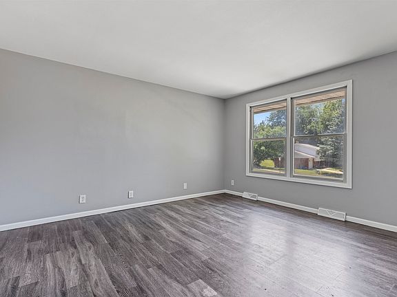 3rd image of 3208 Jacqueline Dr