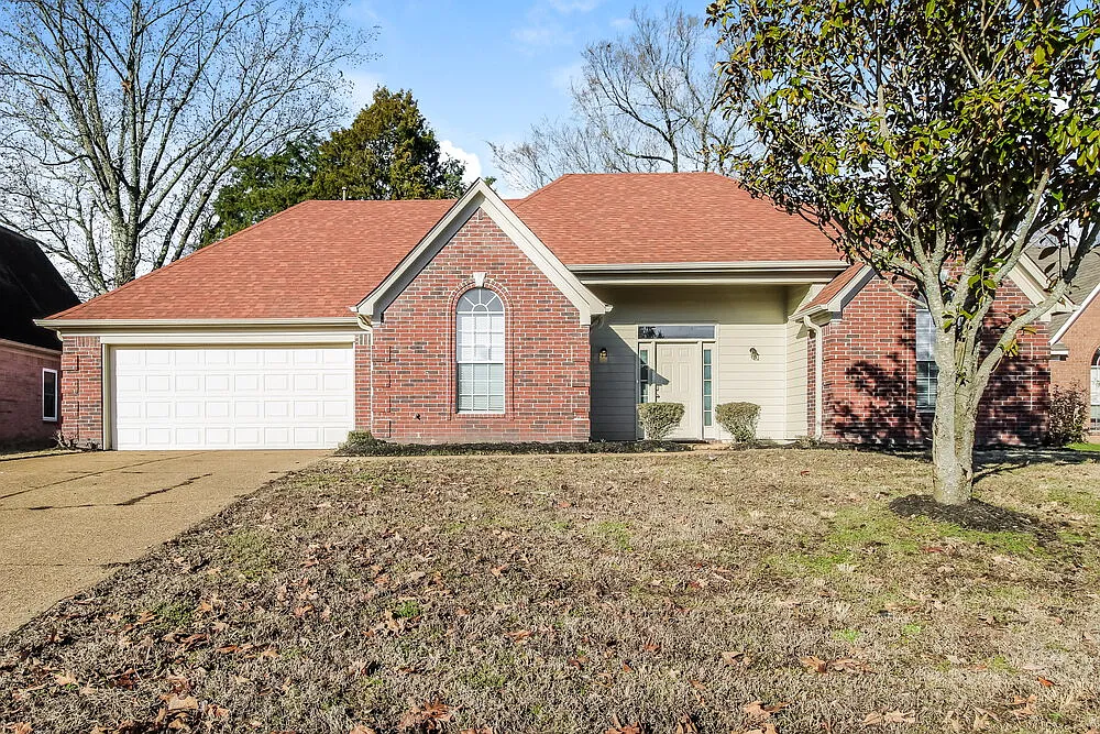 3 bed, 2.0 bath, 2200 sqft, $2,185 — Photo 1