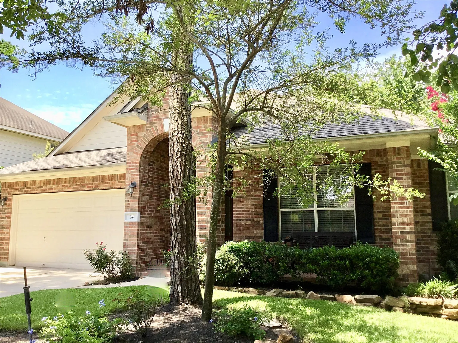 3 bed, 2.0 bath, 2093 sqft, $2,495 — Photo 1