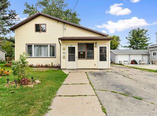 421 N Main St, Fall River, WI 53932