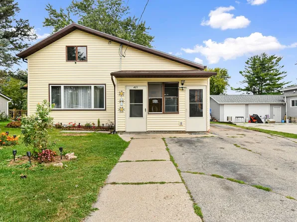 421 N Main St, Fall River, WI 53932