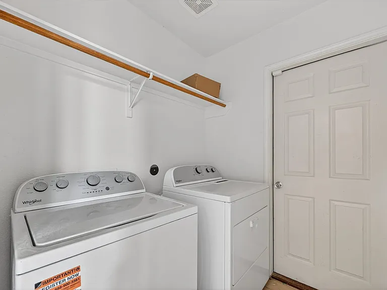 204 Lamont Rd — Photo 22