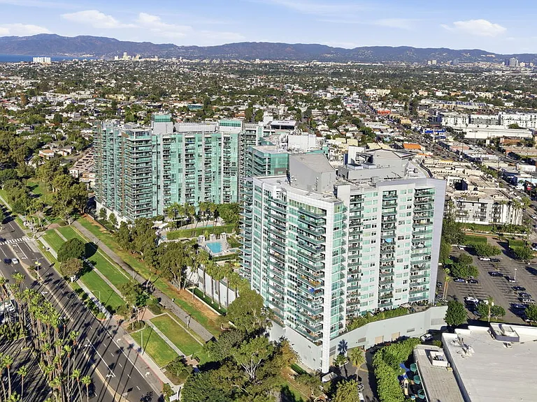 13650 Marina Pointe Dr #1603 — Photo 74