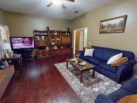 5th image of 929 Hall Rd