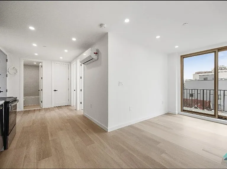 3216 Glenwood Rd #6C — Photo 2