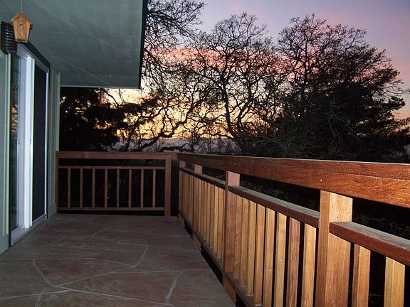 balcony off kitchen