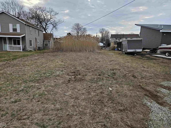 45440 Jefferson Ave, Chesterfield, MI 48047