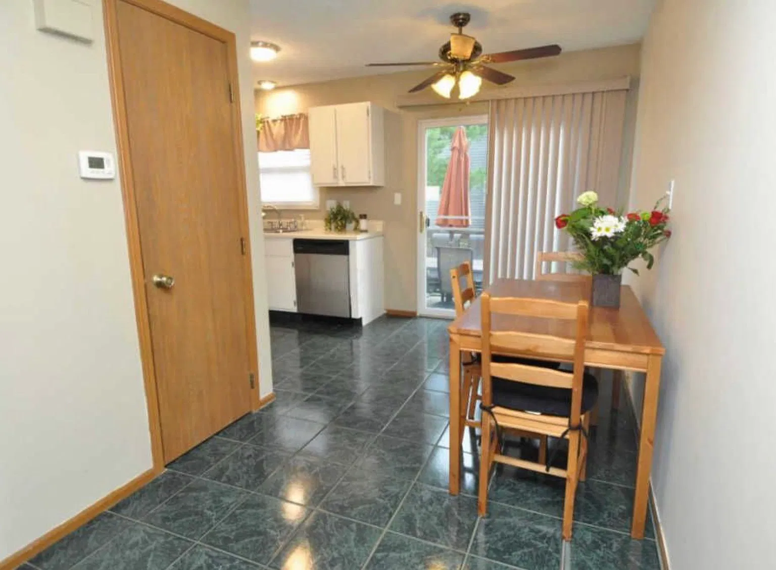 2 bed, 1200 sqft, $1,649 — Photo 4