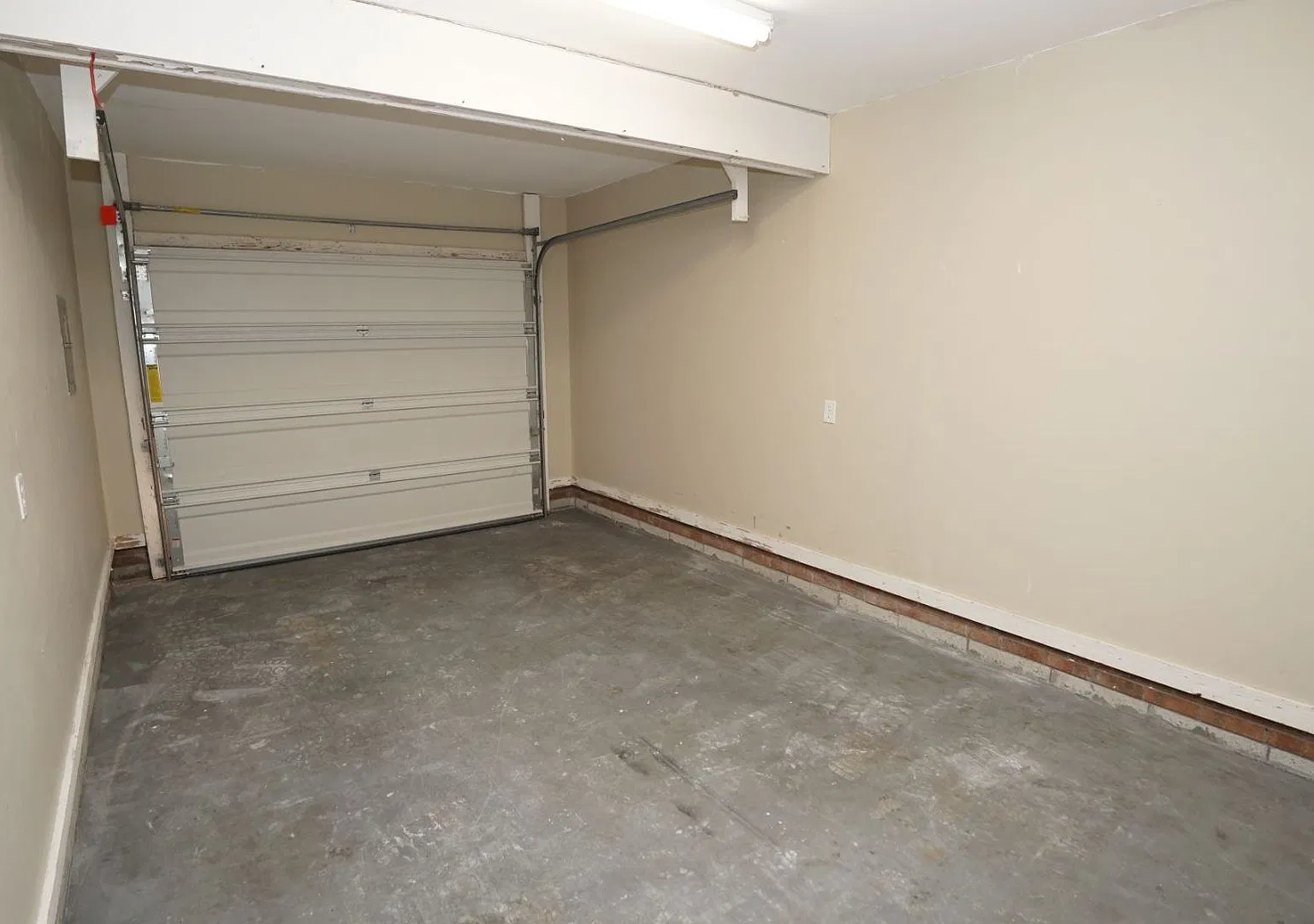 Two Bedroom Townhome in a great location. — Photo 4