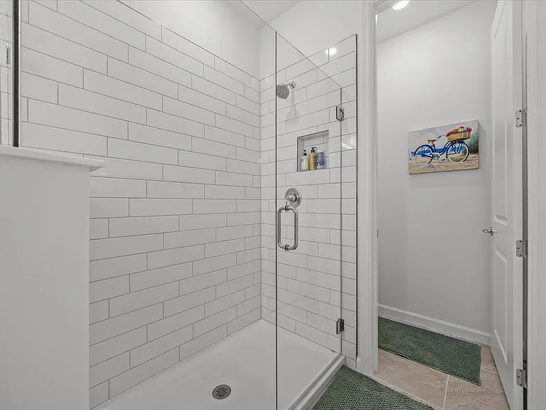 276 SW Sally Way — Photo 23