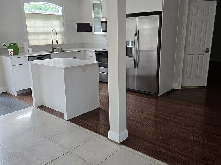 1221 Bradford Ln — Photo 7