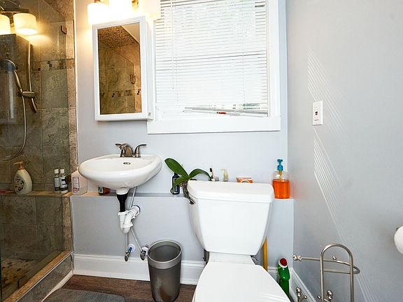 4th image of 1620 Redcoat Dr