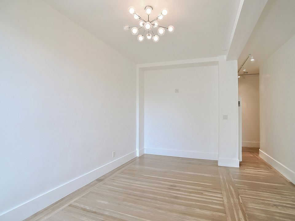 1st image of 372 Noe St