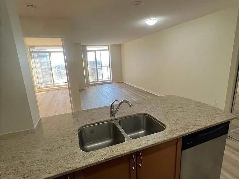 75 King William Cres #1007 — Photo 10