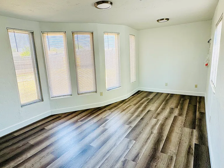 63 Cathcart Ave — Photo 14
