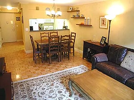 Sold by Verdi Square Realty | media 1