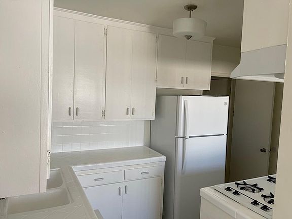 2nd image of 1133 N Detroit St #5