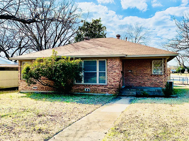 226 Tolbert Ave — Photo 2