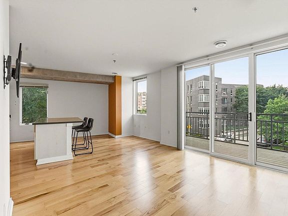 4th image of 2080 N Commerce STREET #101
