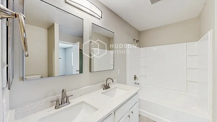 1973 E Lusitano Loop — Photo 14