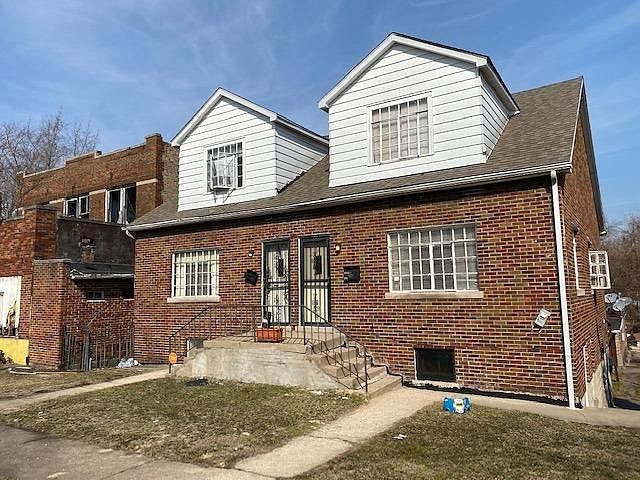 1st image of 406 E 41st Ave