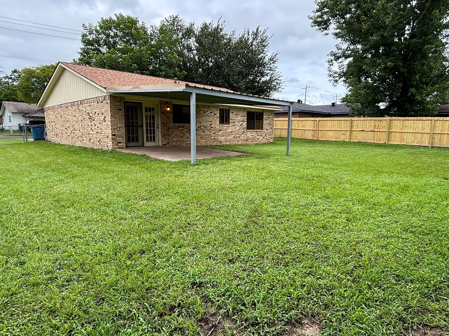 3 bed, 1.5 bath, $1,400 — Photo 2
