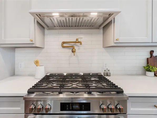 1318 E 32nd 1/2 St, Houston, TX 77022