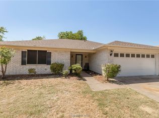 4105 Meadowwood Dr, Bryan, TX 77802