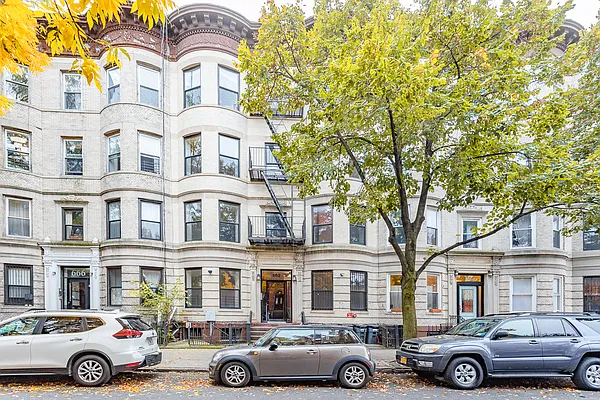 Rented by NY Living Solutions | media 22