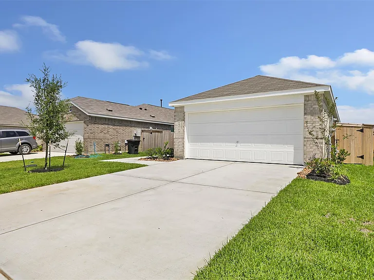 1570 Gardenia Blossom Ln — Photo 2