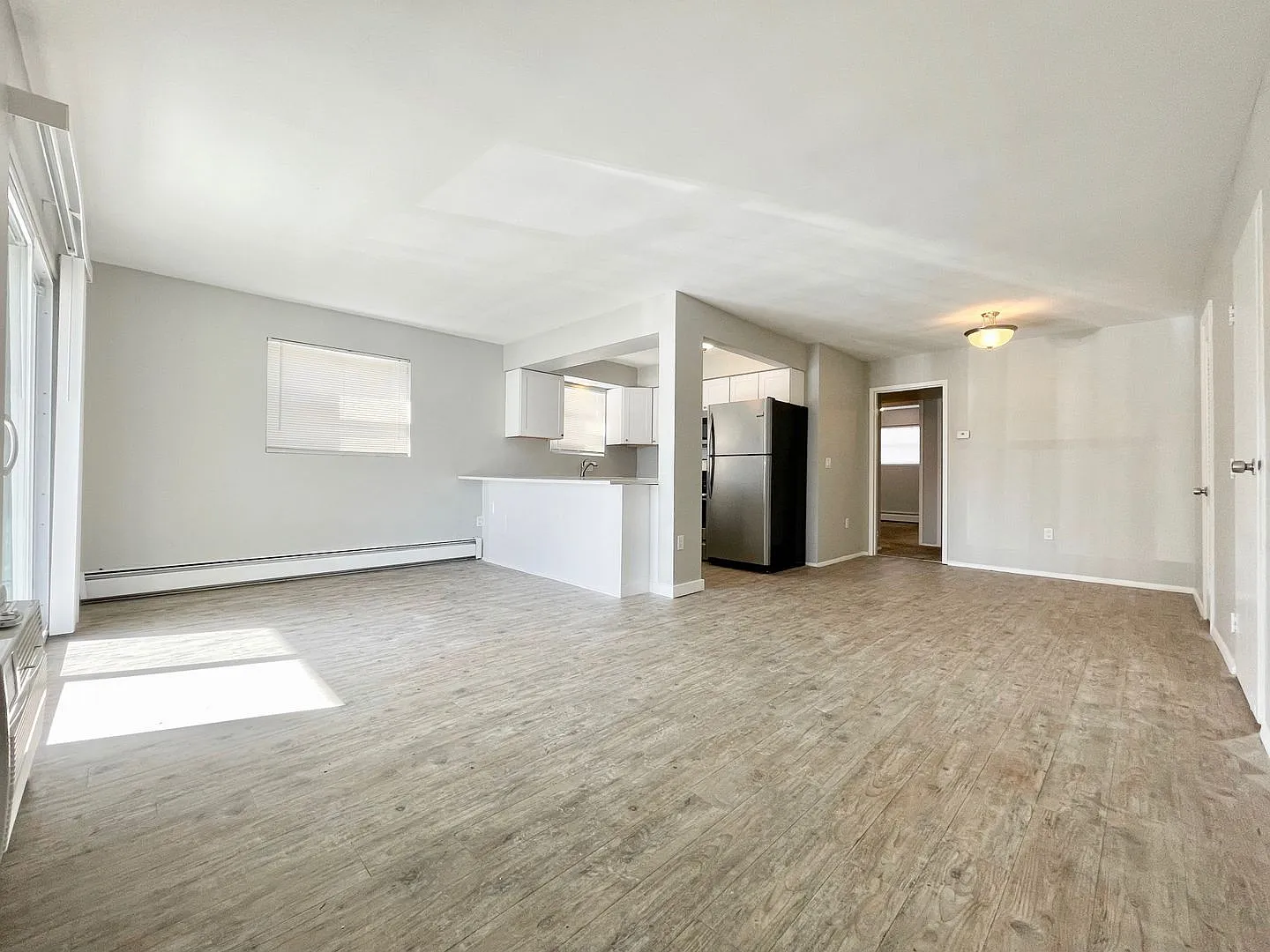 2 bed, 1.0 bath, 1100 sqft, $1,395 — Photo 2