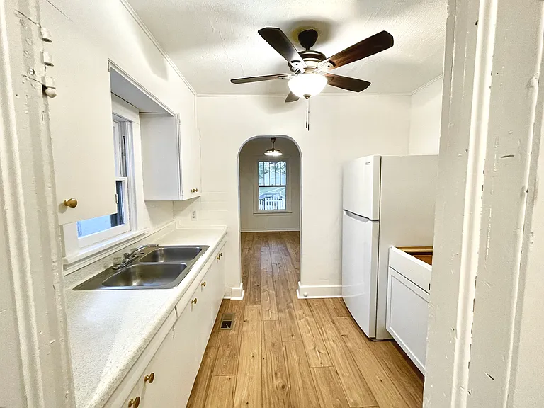 408 E Carpenter St — Photo 15