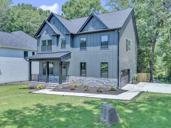 2 Henderson Dr, Travelers Rest, SC 29690