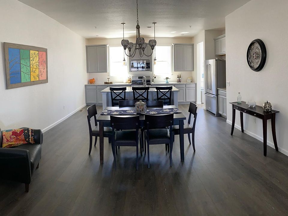 Kitchen & Dining