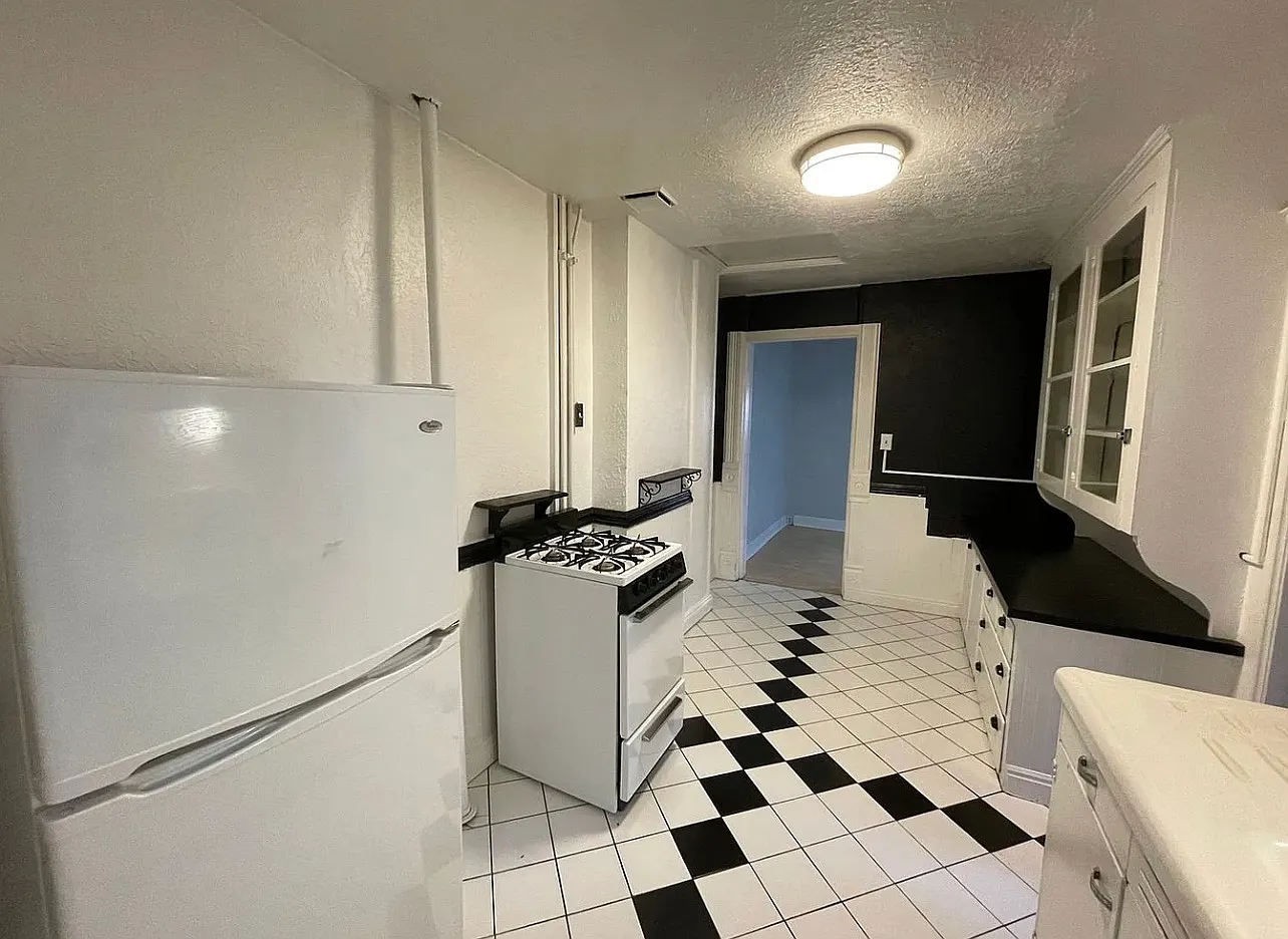 2 bed, 750 sqft, $1,550 — Photo 1