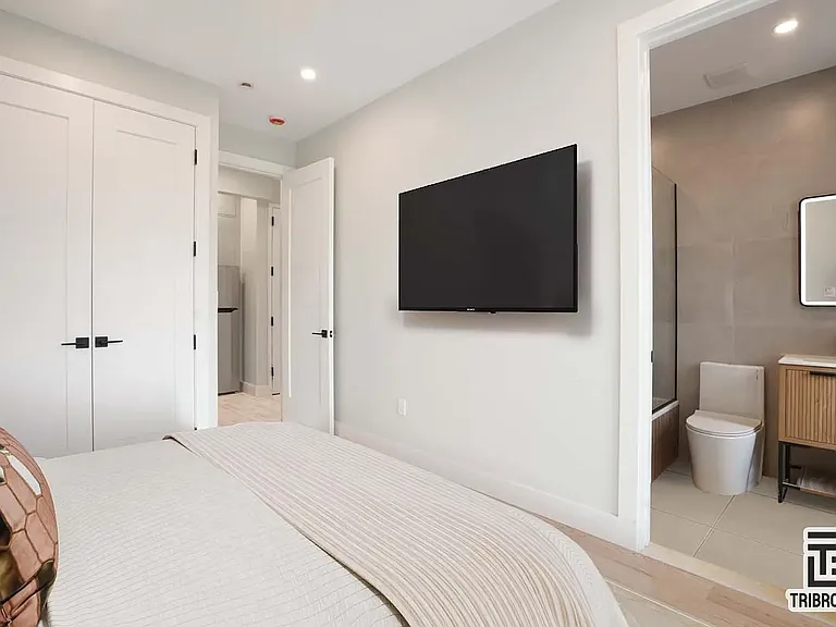 92 Manhattan Ave #3R — Photo 5